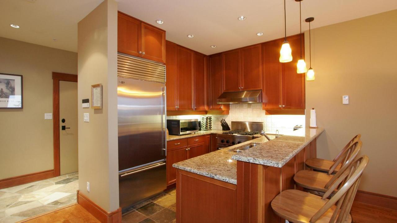 Taluswood The Heights 18 | Mountainside Townhome W/ Ski Access, Hot Tub, Tranquil Views Whistler Eksteriør billede
