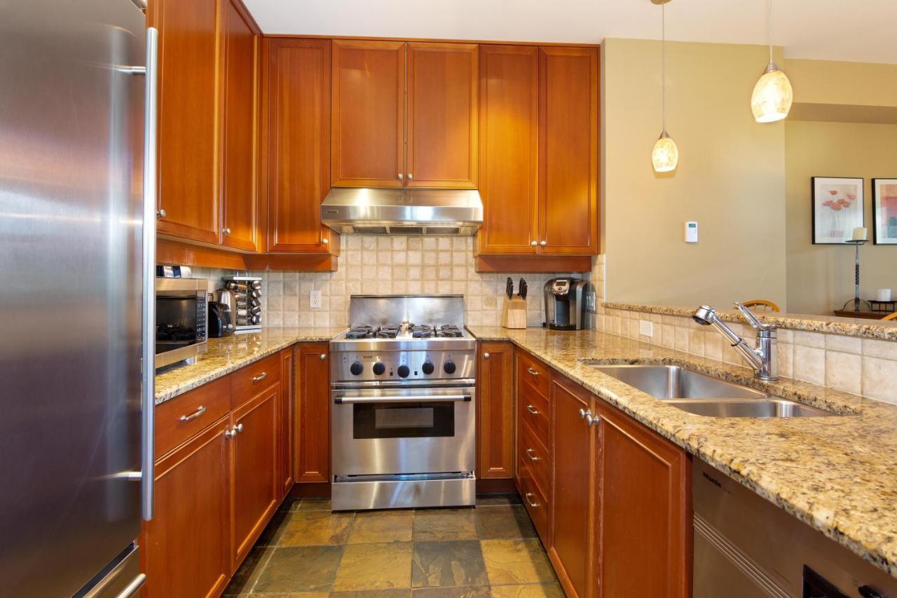Taluswood The Heights 18 | Mountainside Townhome W/ Ski Access, Hot Tub, Tranquil Views Whistler Eksteriør billede